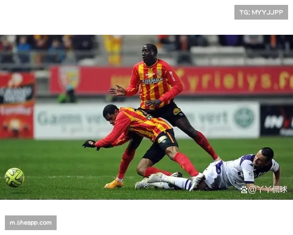 中游球队依靠战术创新弥补差距 高位逼抢与快速反击成关键